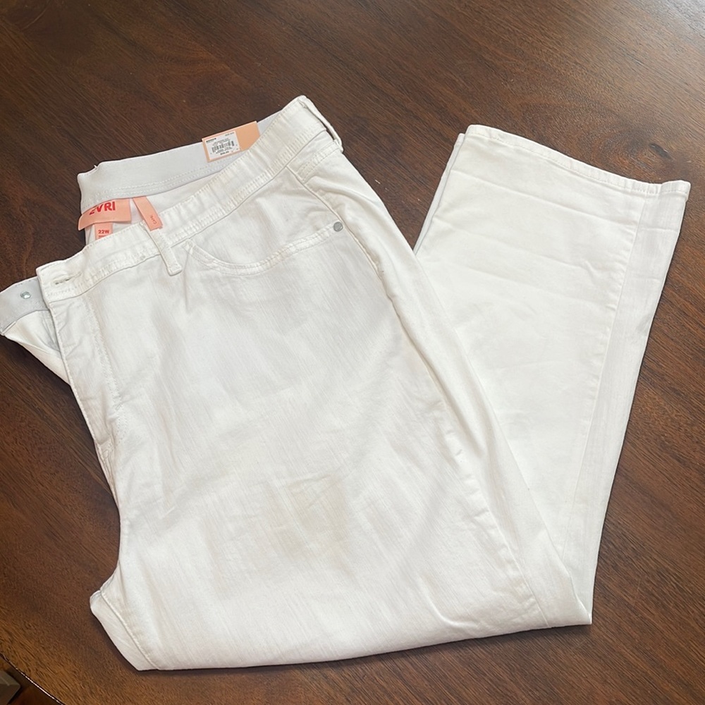 Woman’s EVRI Capris